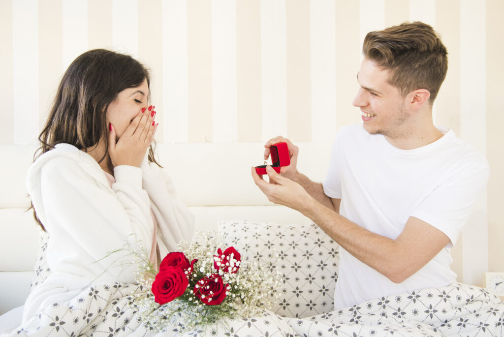 Valentine Day Gift Ideas - वैलेंटाइन वीक 2025 - वैलेंटाइन डे गिफ्ट आइडियाज