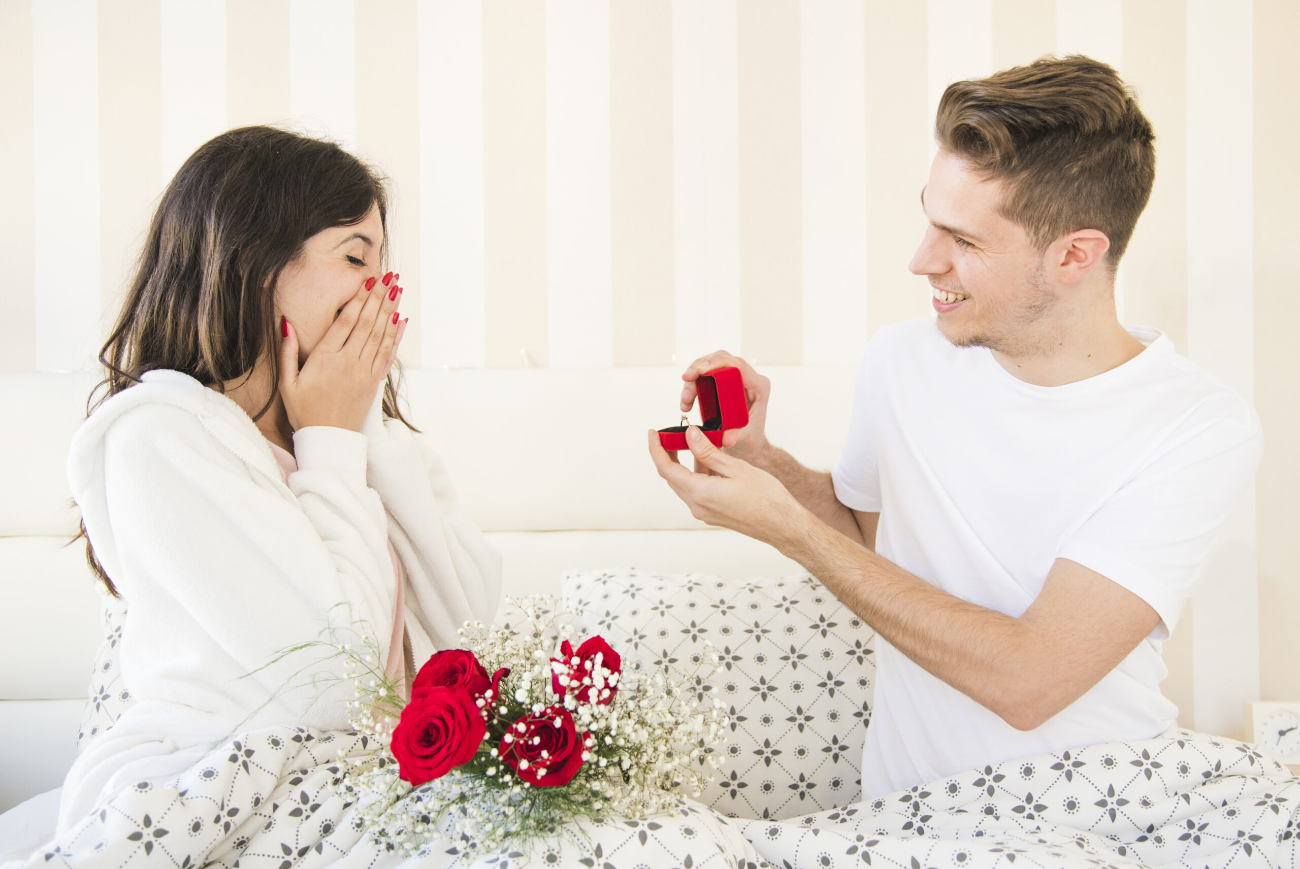 Propose Day 2025 - प्रपोज़ल और गिफ्ट्स के लिए बेहतरीन आइडियाज